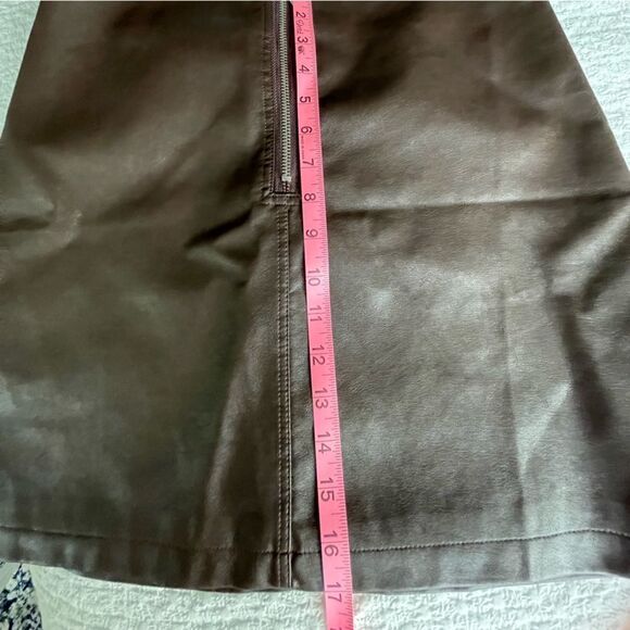 Brown Vegan leather A-line mini skirt with front zipper Size small - Picture 6 of 8